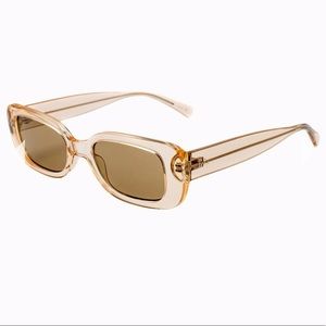 Verie (leia) Loren nude wide frame sunglasses (PRISTINE CONDITION)